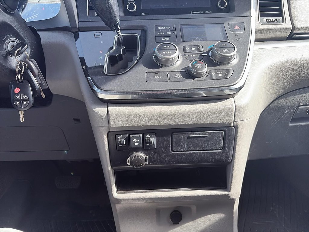 Toyota Sienna  2018 à Sept-Îles, Québec - 15 - w1024h768px