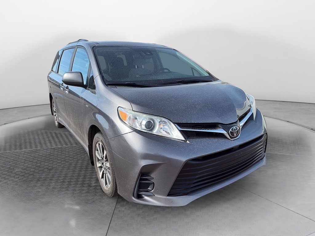 Toyota Sienna  2018 à Sept-Îles, Québec - 2 - w1024h768px