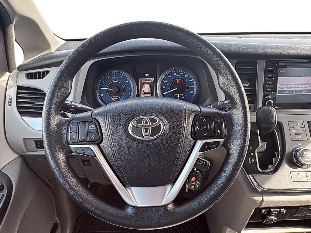 Toyota Sienna  2018 à Sept-Îles, Québec - 12 - w1024h768px