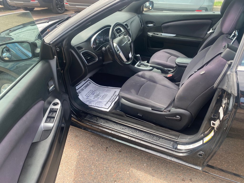 Chrysler 200 Touring | Convertible | HtdSeats | XM | PwrSeat 2013 à Amherst, Nouvelle-Écosse - 13 - w1024h768px
