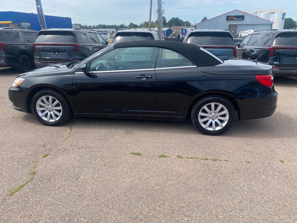 Chrysler 200 Touring | Convertible | HtdSeats | XM | PwrSeat 2013 à Amherst, Nouvelle-Écosse - 4 - w1024h768px