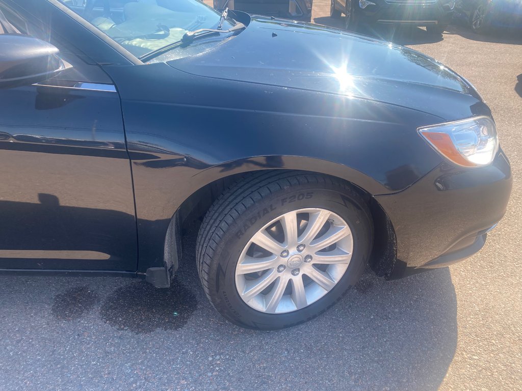 Chrysler 200 Touring | Convertible | HtdSeats | XM | PwrSeat 2013 à Amherst, Nouvelle-Écosse - 9 - w1024h768px