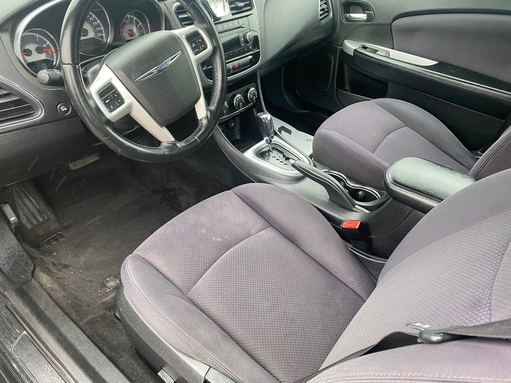 Chrysler 200 Touring | Convertible | HtdSeats | XM | PwrSeat 2013 à Amherst, Nouvelle-Écosse - 34 - w1024h768px