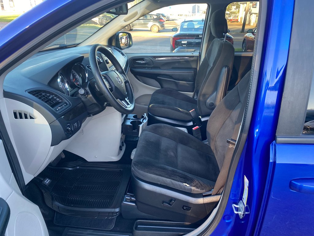 Dodge Caravan SXT Stow N Go | 7-Pass | Cam | USB | Bluetooth 2019 à Amherst, Nouvelle-Écosse - 27 - w1024h768px
