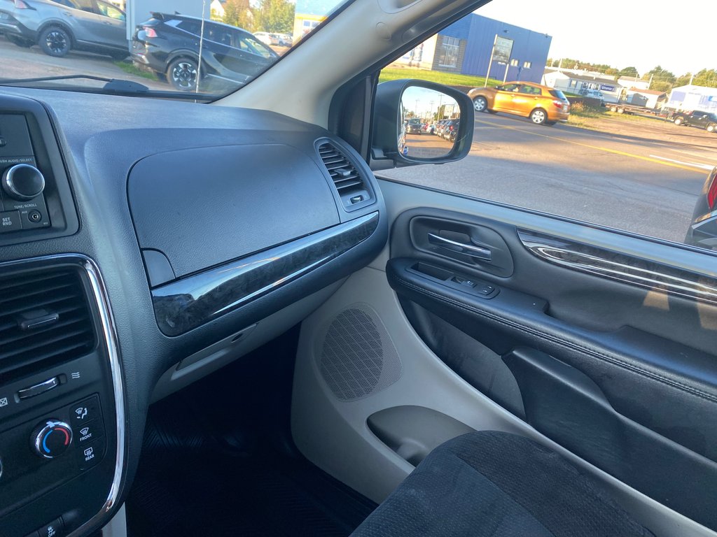 Dodge Caravan SXT Stow N Go | 7-Pass | Cam | USB | Bluetooth 2019 à Amherst, Nouvelle-Écosse - 42 - w1024h768px