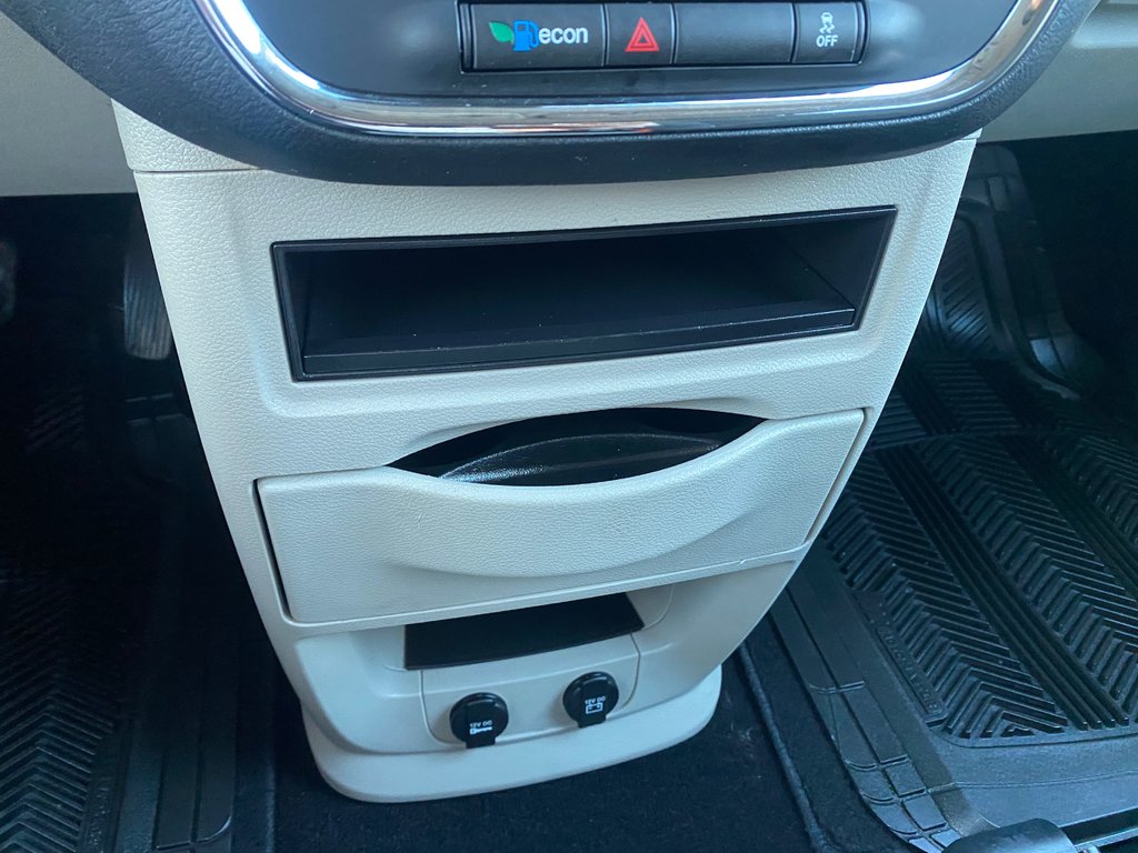 Dodge Caravan SXT Stow N Go | 7-Pass | Cam | USB | Bluetooth 2019 à Amherst, Nouvelle-Écosse - 38 - w1024h768px