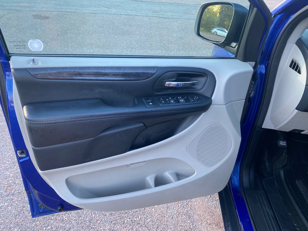 Dodge Caravan SXT Stow N Go | 7-Pass | Cam | USB | Bluetooth 2019 à Amherst, Nouvelle-Écosse - 25 - w1024h768px