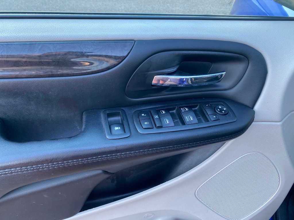 Dodge Caravan SXT Stow N Go | 7-Pass | Cam | USB | Bluetooth 2019 à Amherst, Nouvelle-Écosse - 26 - w1024h768px