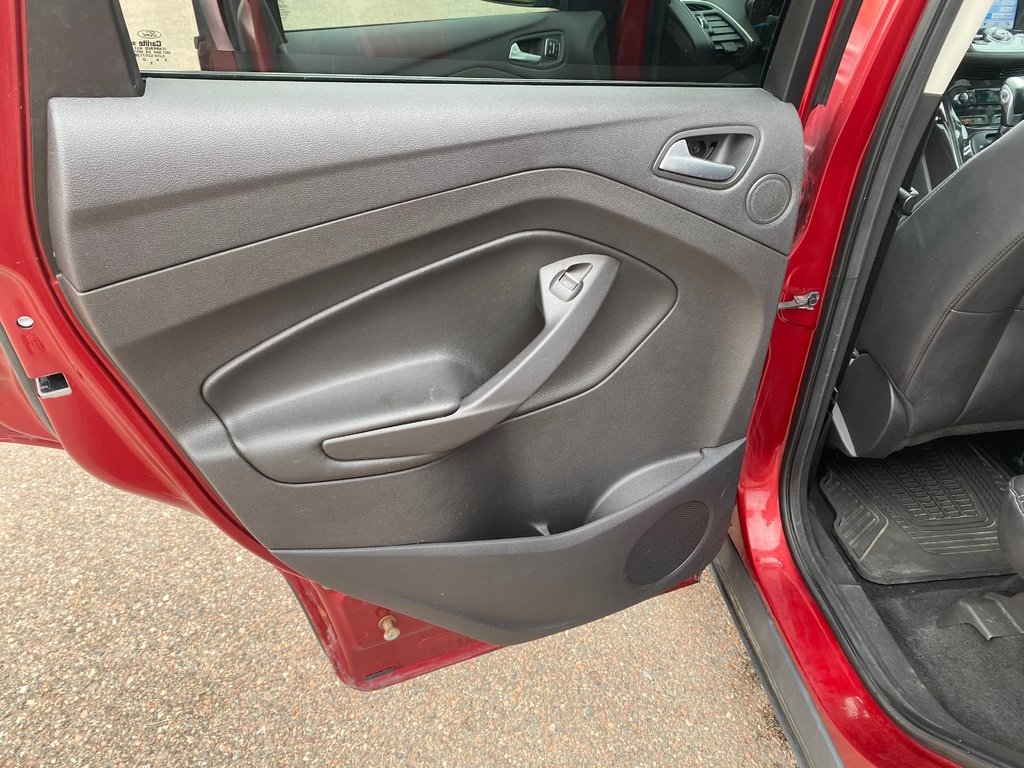 2016 Ford Escape Titanium | Leather | SunRoof | PwrHatch | Cam | XM in Amherst, Nova Scotia - 45 - w1024h768px