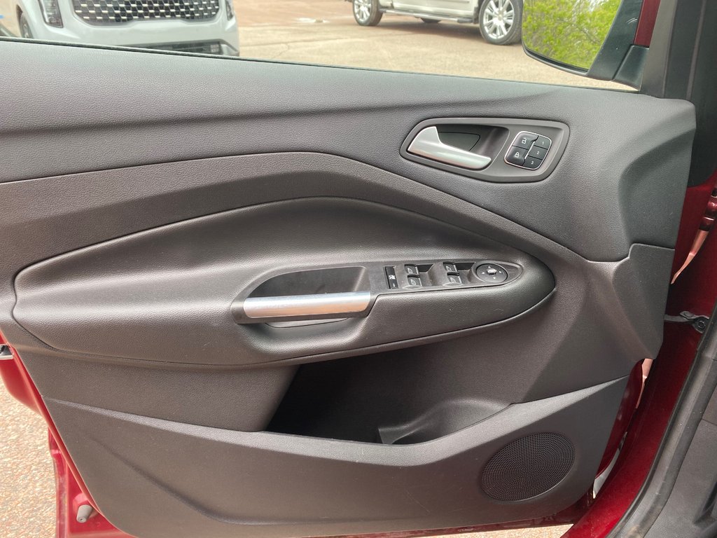 2016 Ford Escape Titanium | Leather | SunRoof | PwrHatch | Cam | XM in Amherst, Nova Scotia - 27 - w1024h768px