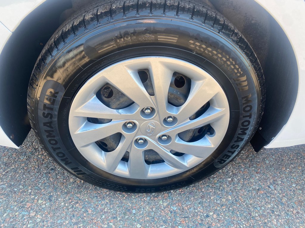 2020 Hyundai ELANTRA Essential | Cam | USB | HtdSeats | Bluetooth in Amherst, Nova Scotia - 10 - w1024h768px