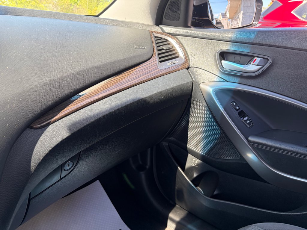 2016 Hyundai Santa Fe XL Premium | 7-Pass | Cam | HtdWheel | USB | Keyless in Amherst, Nova Scotia - 26 - w1024h768px