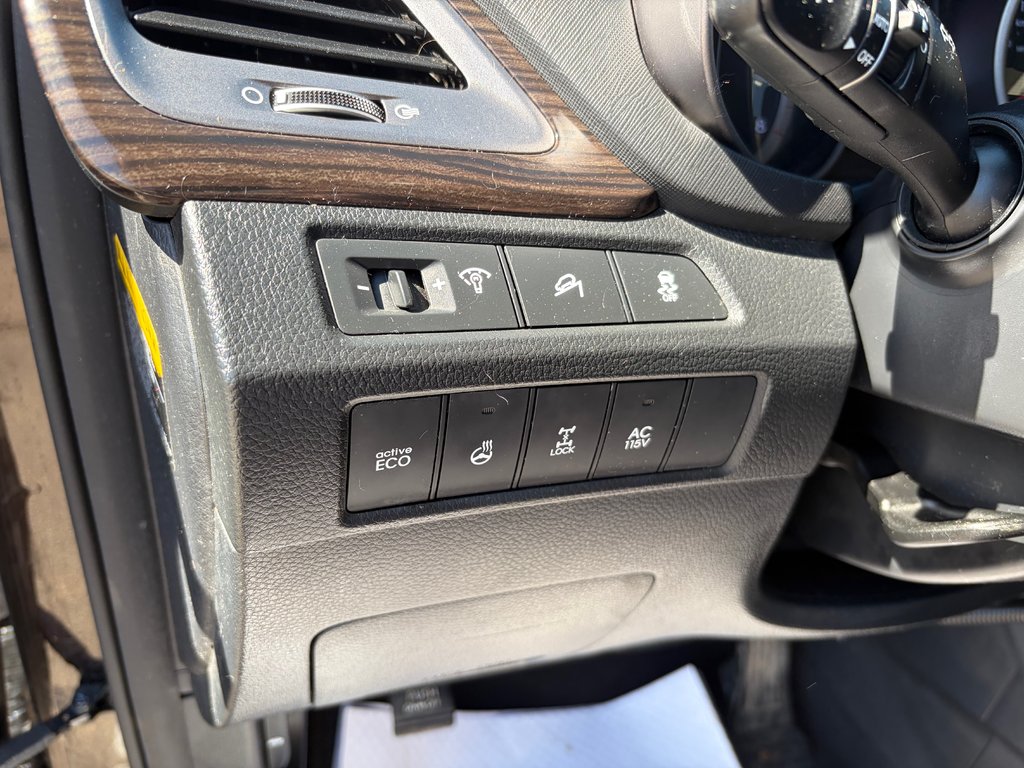 2016 Hyundai Santa Fe XL Premium | 7-Pass | Cam | HtdWheel | USB | Keyless in Amherst, Nova Scotia - 18 - w1024h768px