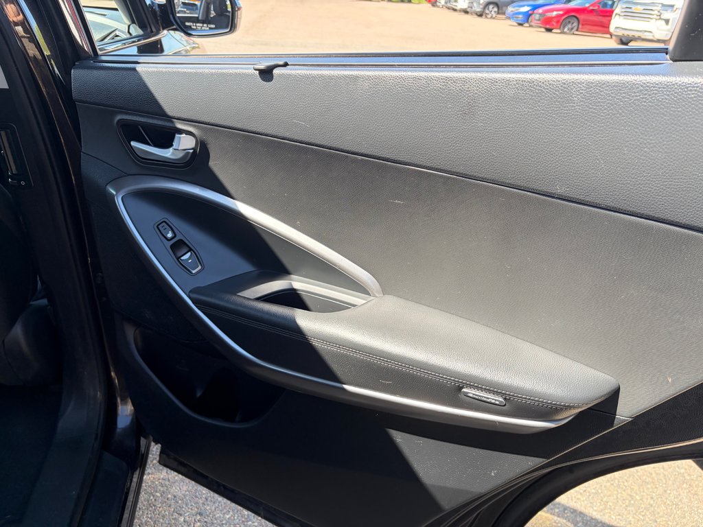 2016 Hyundai Santa Fe XL Premium | 7-Pass | Cam | HtdWheel | USB | Keyless in Amherst, Nova Scotia - 47 - w1024h768px
