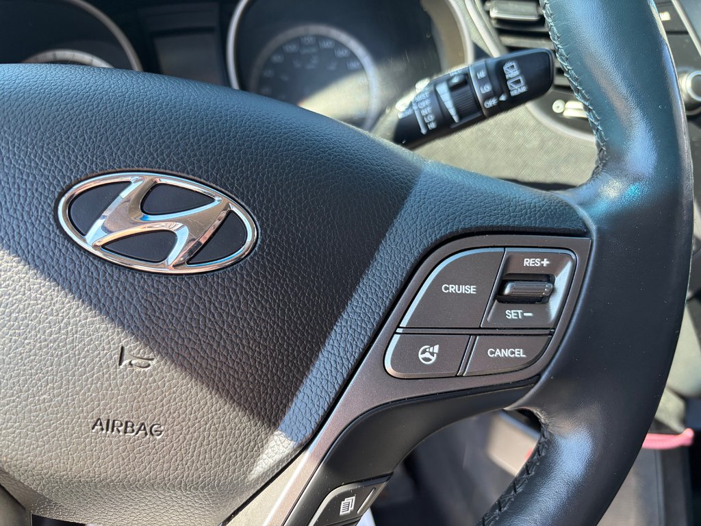 2016 Hyundai Santa Fe XL Premium | 7-Pass | Cam | HtdWheel | USB | Keyless in Amherst, Nova Scotia - 16 - w1024h768px