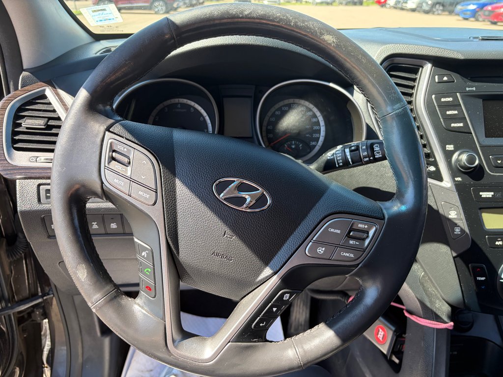 2016 Hyundai Santa Fe XL Premium | 7-Pass | Cam | HtdWheel | USB | Keyless in Amherst, Nova Scotia - 14 - w1024h768px