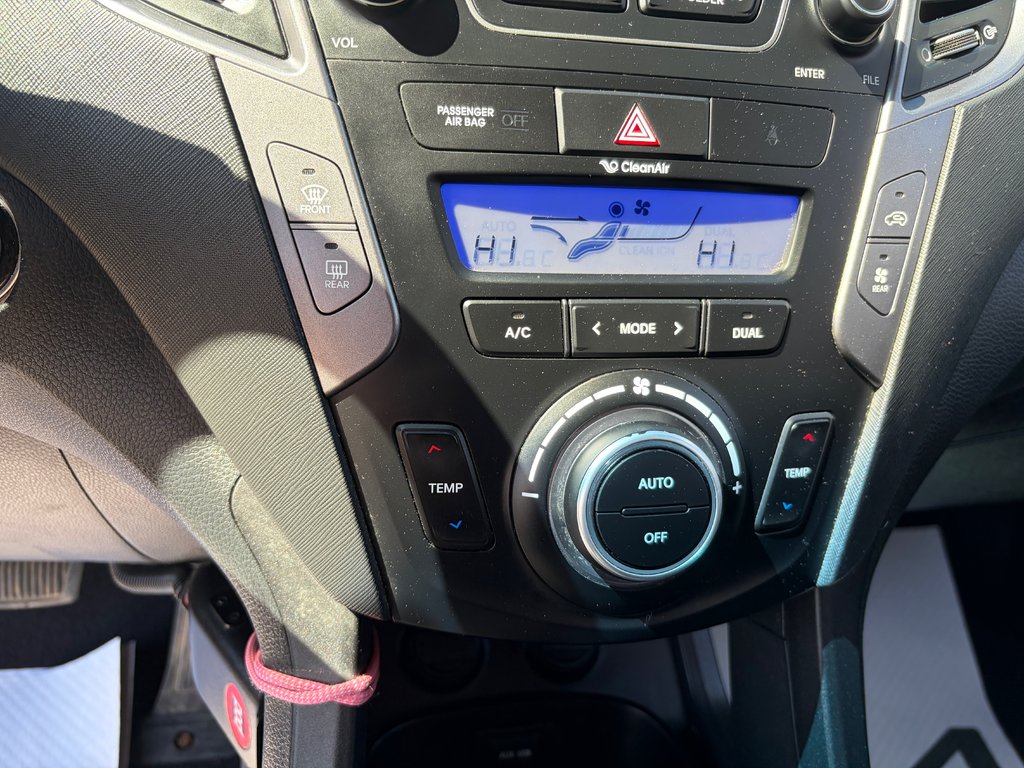 2016 Hyundai Santa Fe XL Premium | 7-Pass | Cam | HtdWheel | USB | Keyless in Amherst, Nova Scotia - 24 - w1024h768px