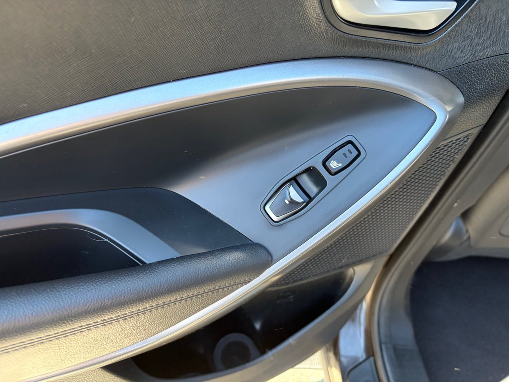2016 Hyundai Santa Fe XL Premium | 7-Pass | Cam | HtdWheel | USB | Keyless in Amherst, Nova Scotia - 38 - w1024h768px