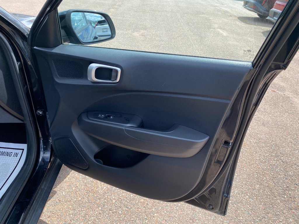 Hyundai VENUE Essential | Cam | USB | HtdSeat | Warranty to 2029 2023 à Amherst, Nouvelle-Écosse - 43 - w1024h768px