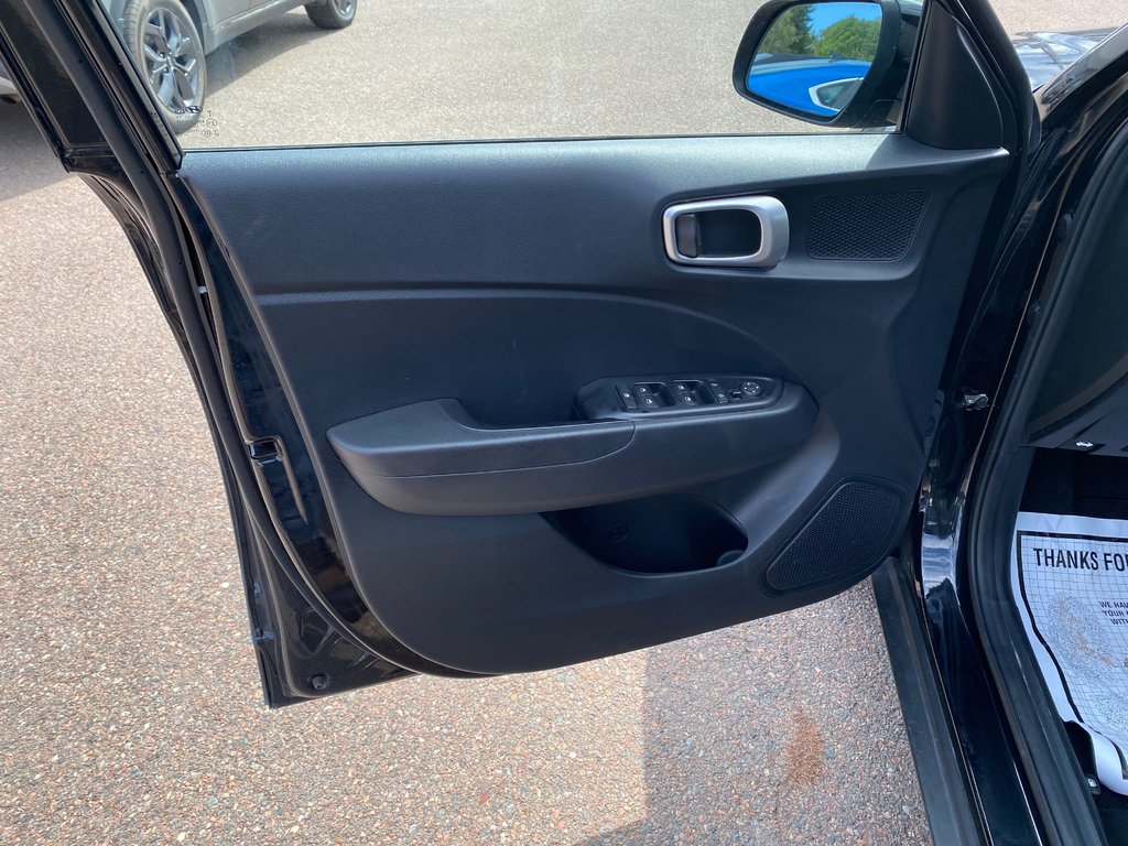 Hyundai VENUE Essential | Cam | USB | HtdSeat | Warranty to 2029 2023 à Amherst, Nouvelle-Écosse - 13 - w1024h768px