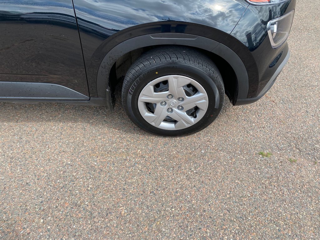 Hyundai VENUE Essential | Cam | USB | HtdSeat | Warranty to 2029 2023 à Amherst, Nouvelle-Écosse - 9 - w1024h768px