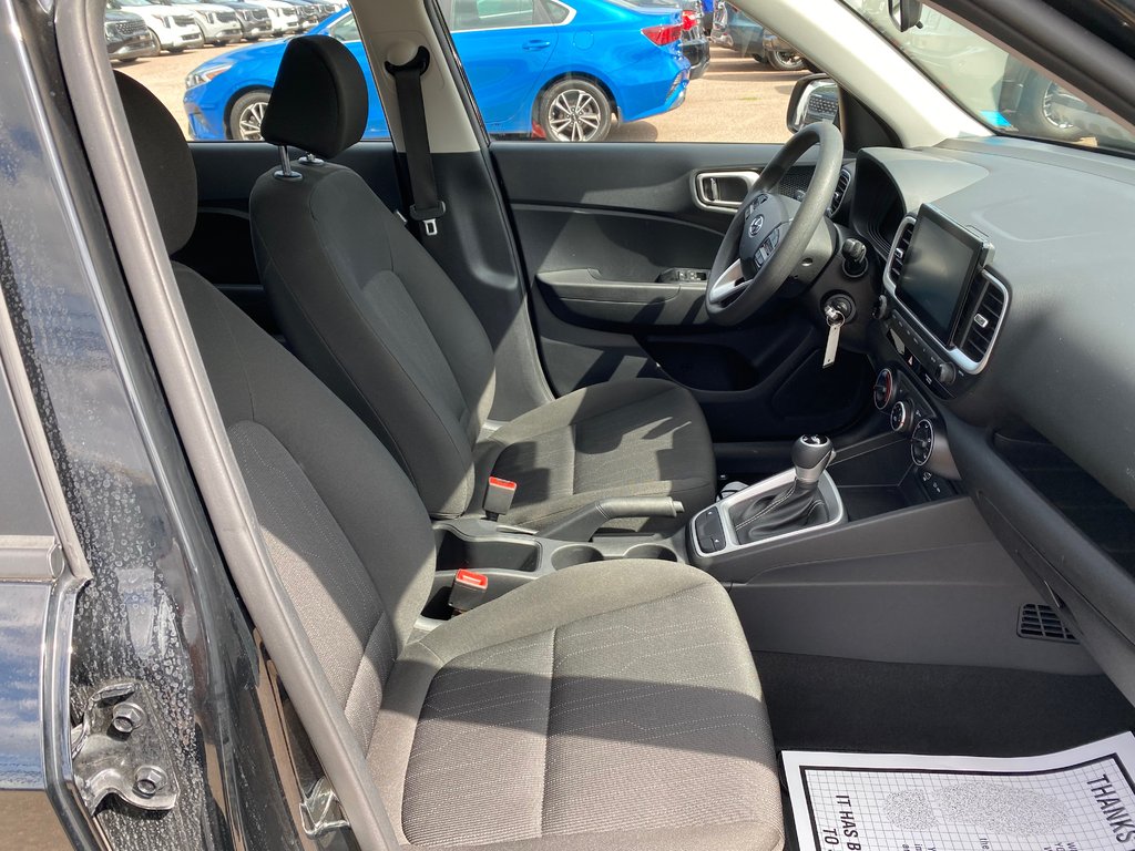 Hyundai VENUE Essential | Cam | USB | HtdSeat | Warranty to 2029 2023 à Amherst, Nouvelle-Écosse - 44 - w1024h768px