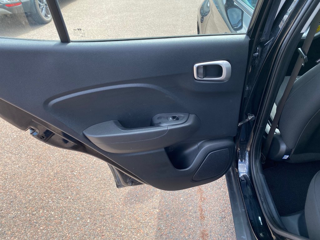 Hyundai VENUE Essential | Cam | USB | HtdSeat | Warranty to 2029 2023 à Amherst, Nouvelle-Écosse - 33 - w1024h768px