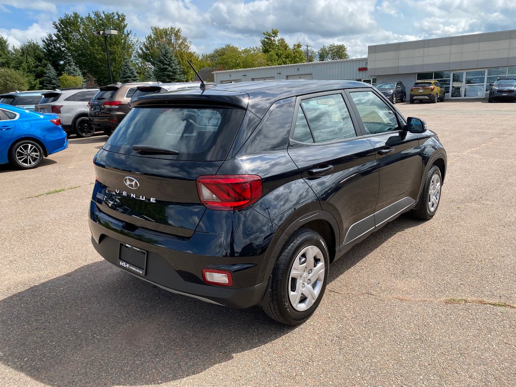 Hyundai VENUE Essential | Cam | USB | HtdSeat | Warranty to 2029 2023 à Amherst, Nouvelle-Écosse - 7 - w1024h768px
