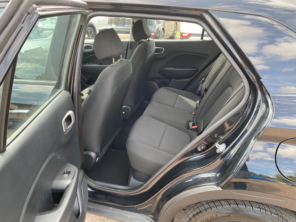 Hyundai VENUE Essential | Cam | USB | HtdSeat | Warranty to 2029 2023 à Amherst, Nouvelle-Écosse - 32 - w1024h768px