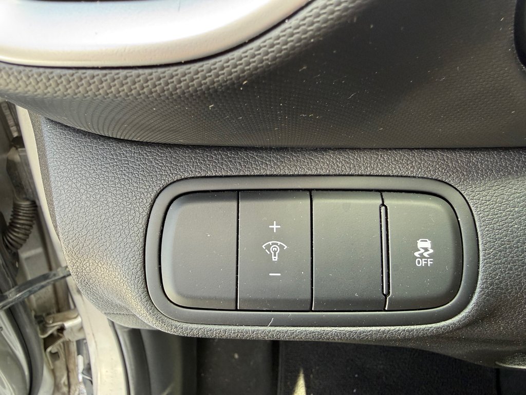 2024 Hyundai Venue Preferred | Cam | USB | HtdSeat | Warranty to 2029 in Bridgewater, New Brunswick - 30 - w1024h768px