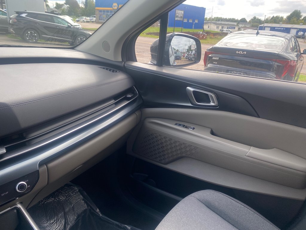 2027 Kia Carnival Hybrid LX | HEV | Cam | USB | HtdSeats | Warranty to 2034 in Amherst, Nova Scotia - 42 - w1024h768px