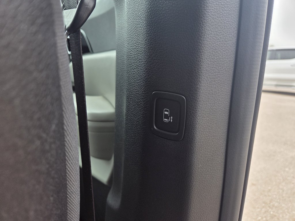 2023 Kia Carnival LX+ | Cam | 8-Pass | USB | AutoHeadLamps | CarPlay in Hebbville, Nova Scotia - 38 - w1024h768px