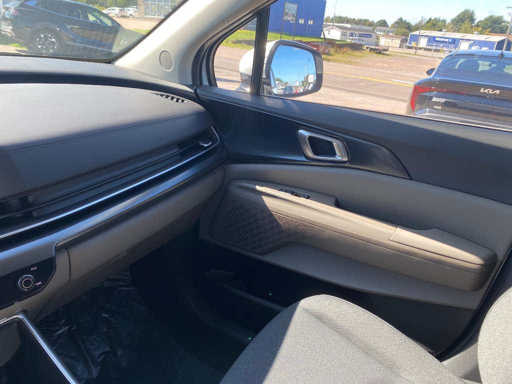 2027 Kia Carnival LX | Nav | 8-Pass | Cam | USB | Warranty to 2031 in Amherst, Nova Scotia - 40 - w1024h768px