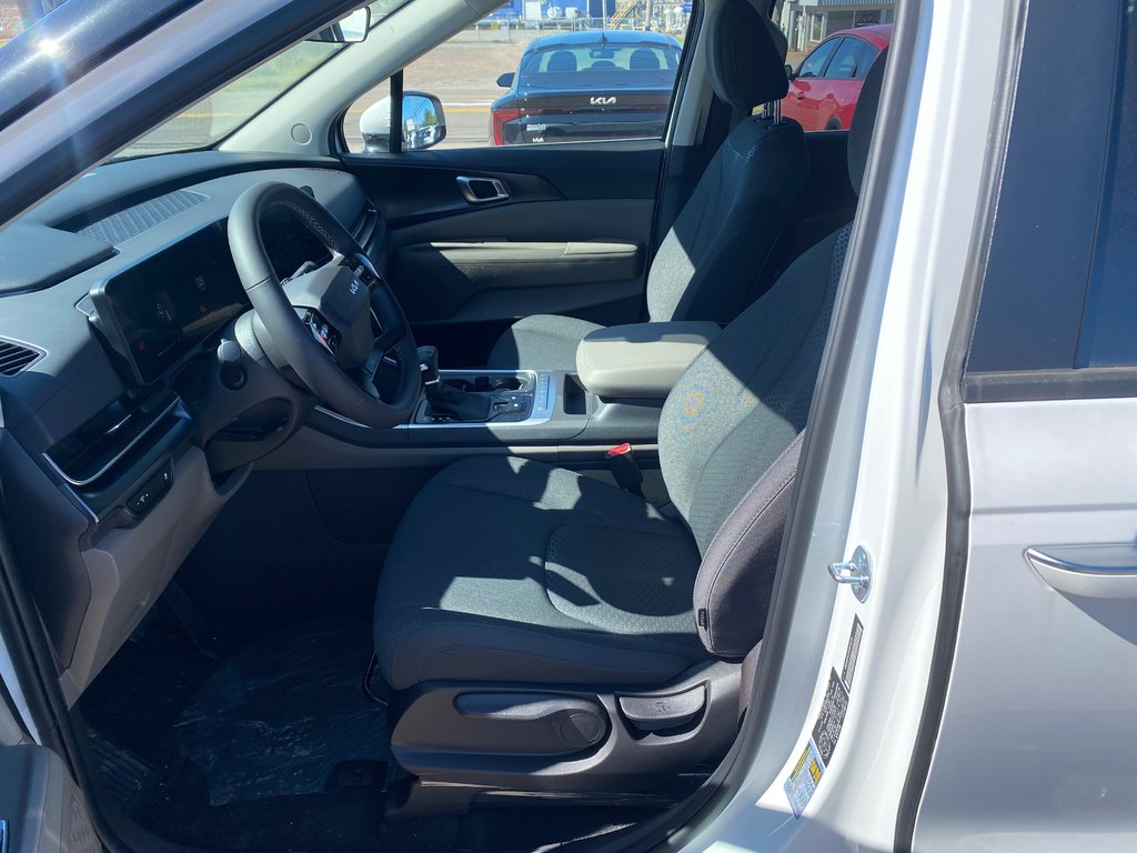 2027 Kia Carnival LX | Nav | 8-Pass | Cam | USB | Warranty to 2031 in Amherst, Nova Scotia - 25 - w1024h768px