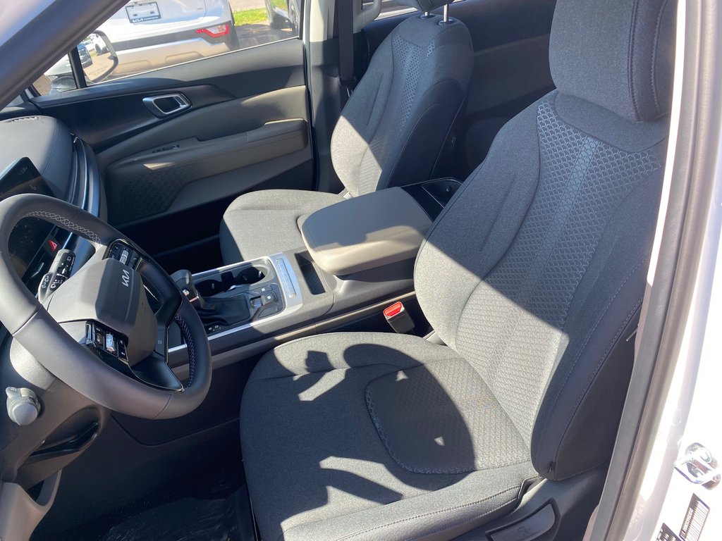 2027 Kia Carnival LX | Nav | 8-Pass | Cam | USB | Warranty to 2031 in Amherst, Nova Scotia - 27 - w1024h768px