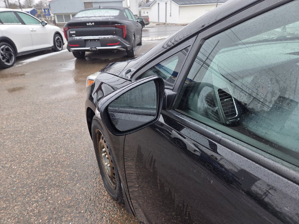 2017 Kia Forte 5-Door EX | Cam | USB | HtdSeats | Bluetooth | Keyless in Bridgewater, New Brunswick - 10 - w1024h768px