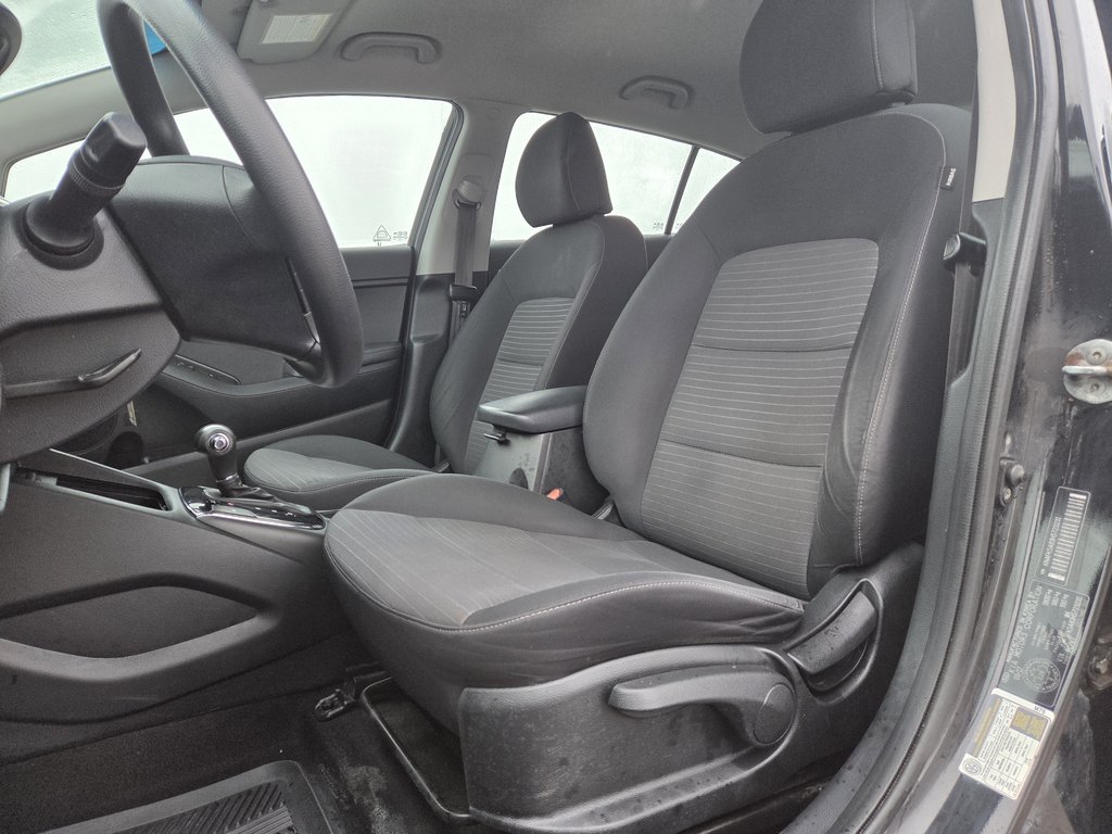 2017 Kia Forte 5-Door EX | Cam | USB | HtdSeats | Bluetooth | Keyless in Bridgewater, New Brunswick - 17 - w1024h768px