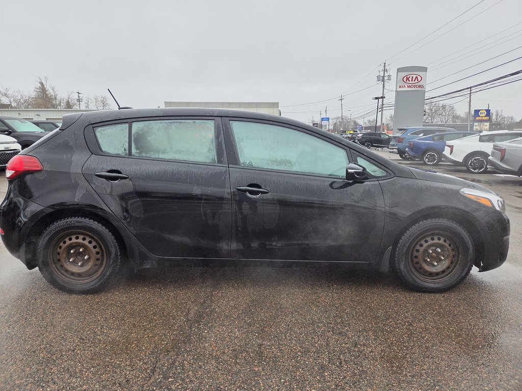 2017 Kia Forte 5-Door EX | Cam | USB | HtdSeats | Bluetooth | Keyless in Bridgewater, New Brunswick - 3 - w1024h768px