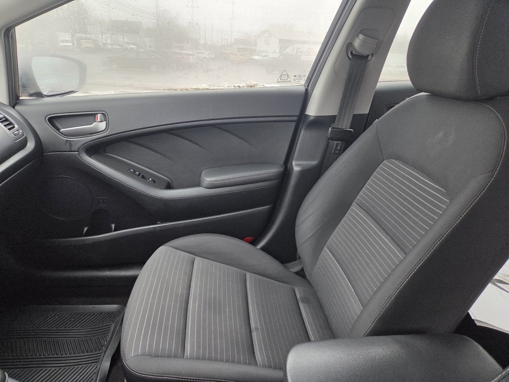 2017 Kia Forte 5-Door EX | Cam | USB | HtdSeats | Bluetooth | Keyless in Bridgewater, New Brunswick - 38 - w1024h768px
