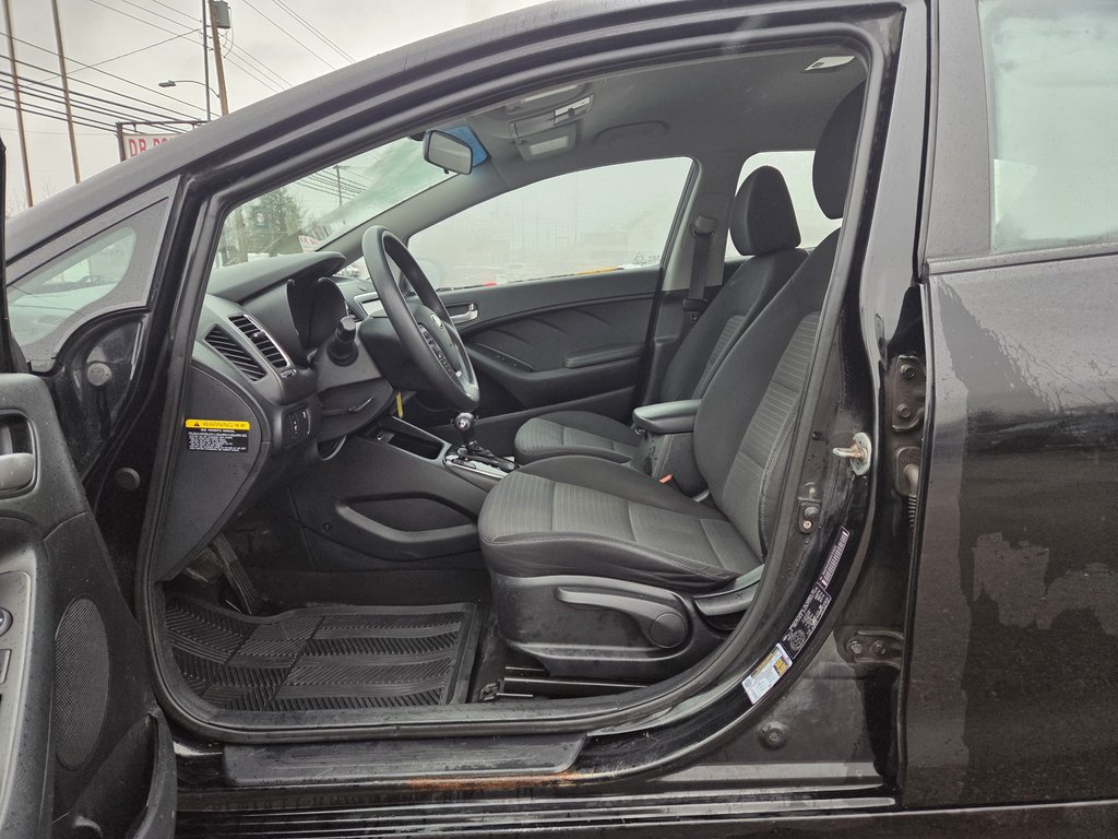 2017 Kia Forte 5-Door EX | Cam | USB | HtdSeats | Bluetooth | Keyless in Bridgewater, New Brunswick - 18 - w1024h768px