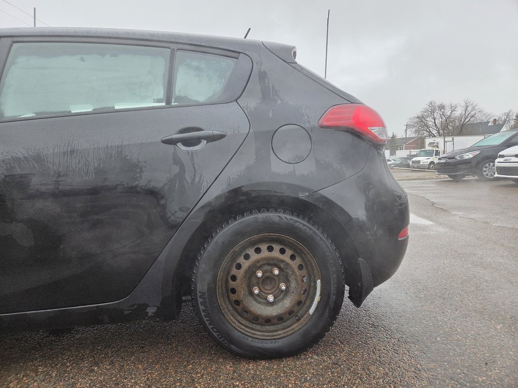 2017 Kia Forte 5-Door EX | Cam | USB | HtdSeats | Bluetooth | Keyless in Bridgewater, New Brunswick - 9 - w1024h768px