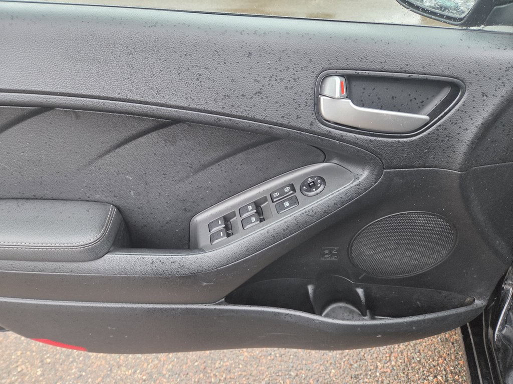 2017 Kia Forte 5-Door EX | Cam | USB | HtdSeats | Bluetooth | Keyless in Bridgewater, New Brunswick - 22 - w1024h768px