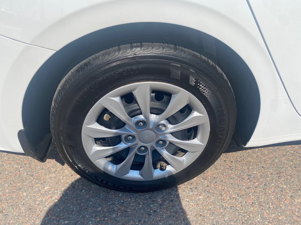 2023 Kia Forte LX | Cam | USB | HtdSeats | Warranty to 2028 in Amherst, Nova Scotia - 17 - w1024h768px
