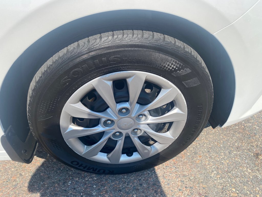 2023 Kia Forte LX | Cam | USB | HtdSeats | Warranty to 2028 in Amherst, Nova Scotia - 18 - w1024h768px