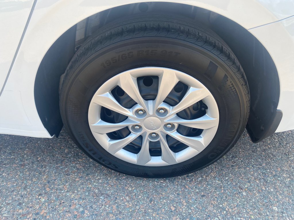 2023 Kia Forte LX | Cam | USB | HtdSeats | Warranty to 2028 in Amherst, Nova Scotia - 16 - w1024h768px