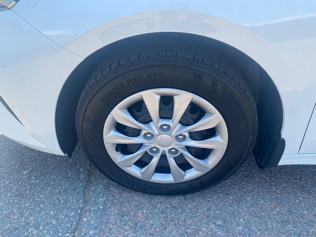 2023 Kia Forte LX | Cam | USB | HtdSeats | Warranty to 2028 in Amherst, Nova Scotia - 15 - w1024h768px
