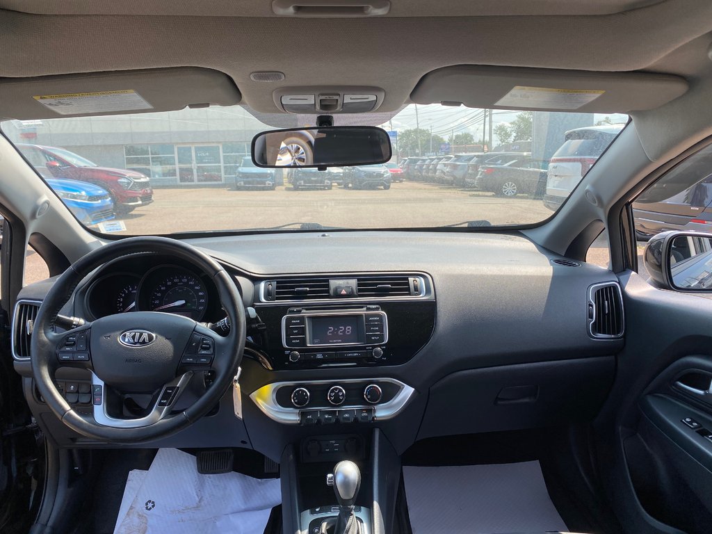 2017 Kia RIO EX | 6-Spd | SunRoof | Cam | USB | Bluetooth | XM in Amherst, Nova Scotia - 35 - w1024h768px