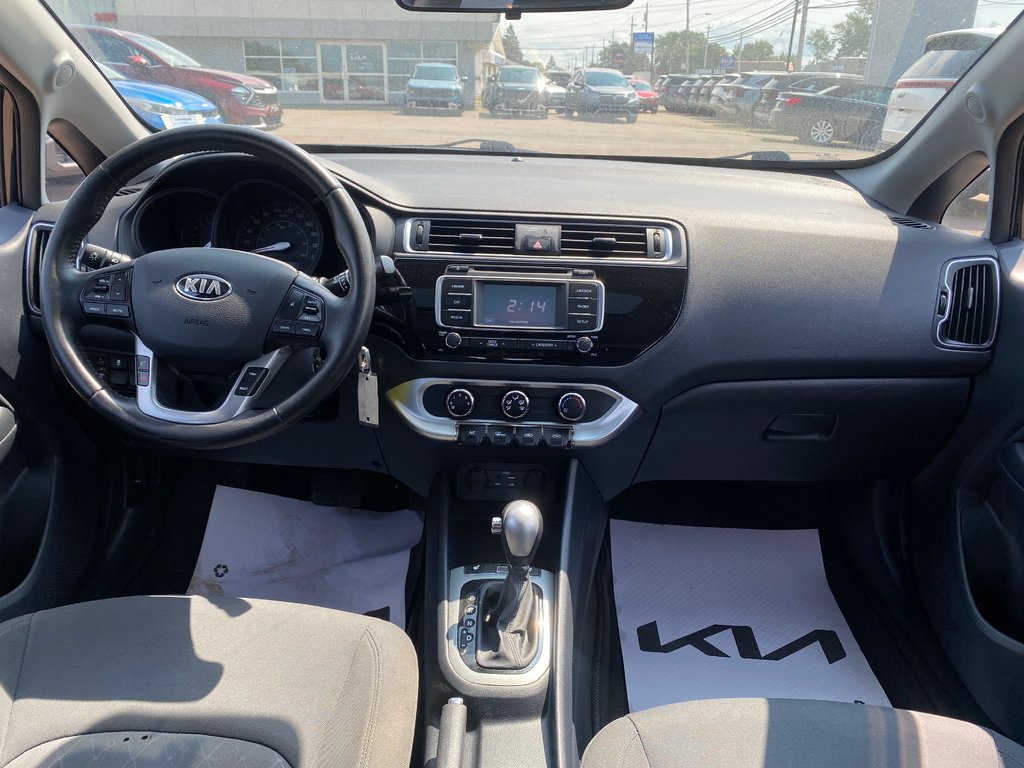 2017 Kia RIO EX | 6-Spd | SunRoof | Cam | USB | Bluetooth | XM in Amherst, Nova Scotia - 18 - w1024h768px