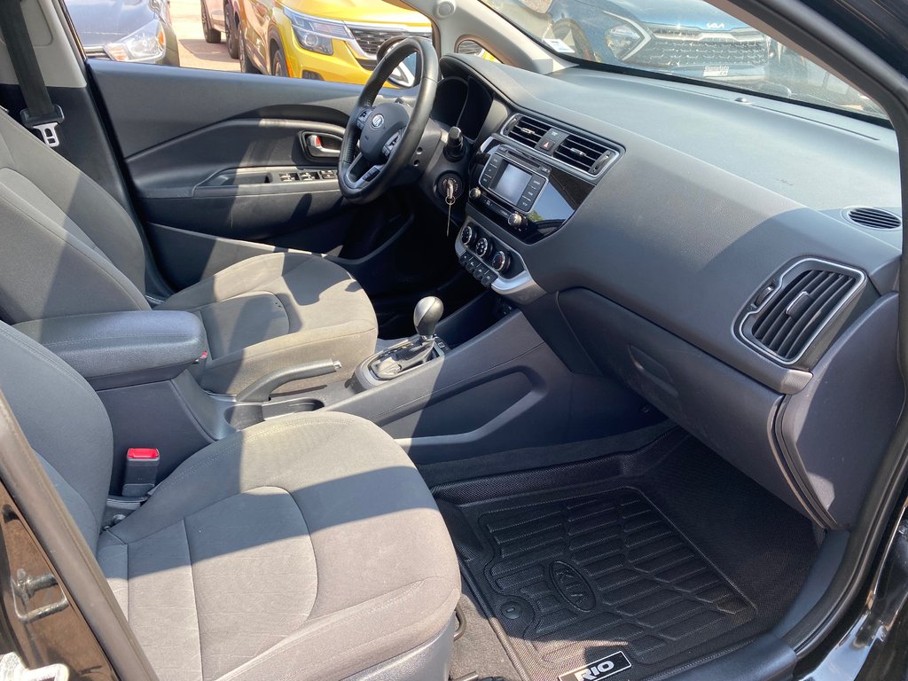 2017 Kia RIO EX | 6-Spd | SunRoof | Cam | USB | Bluetooth | XM in Amherst, Nova Scotia - 17 - w1024h768px