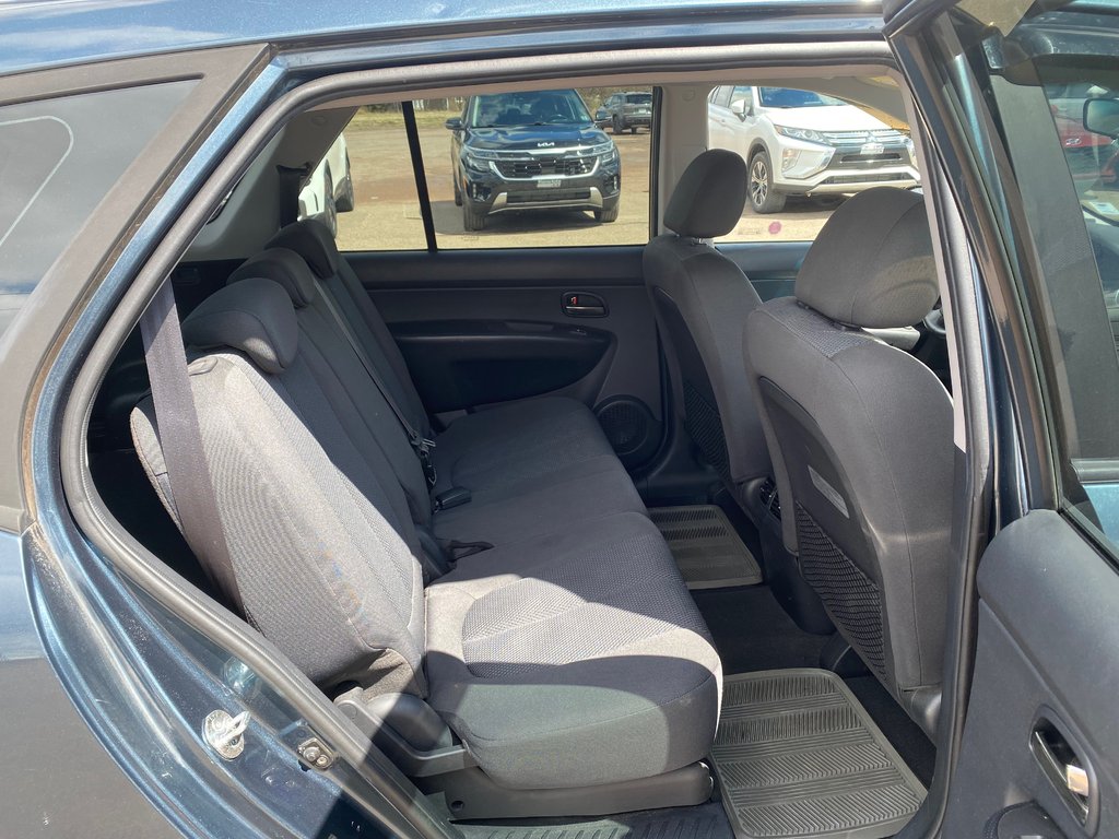 Kia Rondo EX | USB | HtdSeats | Bluetooth | Keyless | Cruise 2011 à Amherst, Nouvelle-Écosse - 101 - w1024h768px